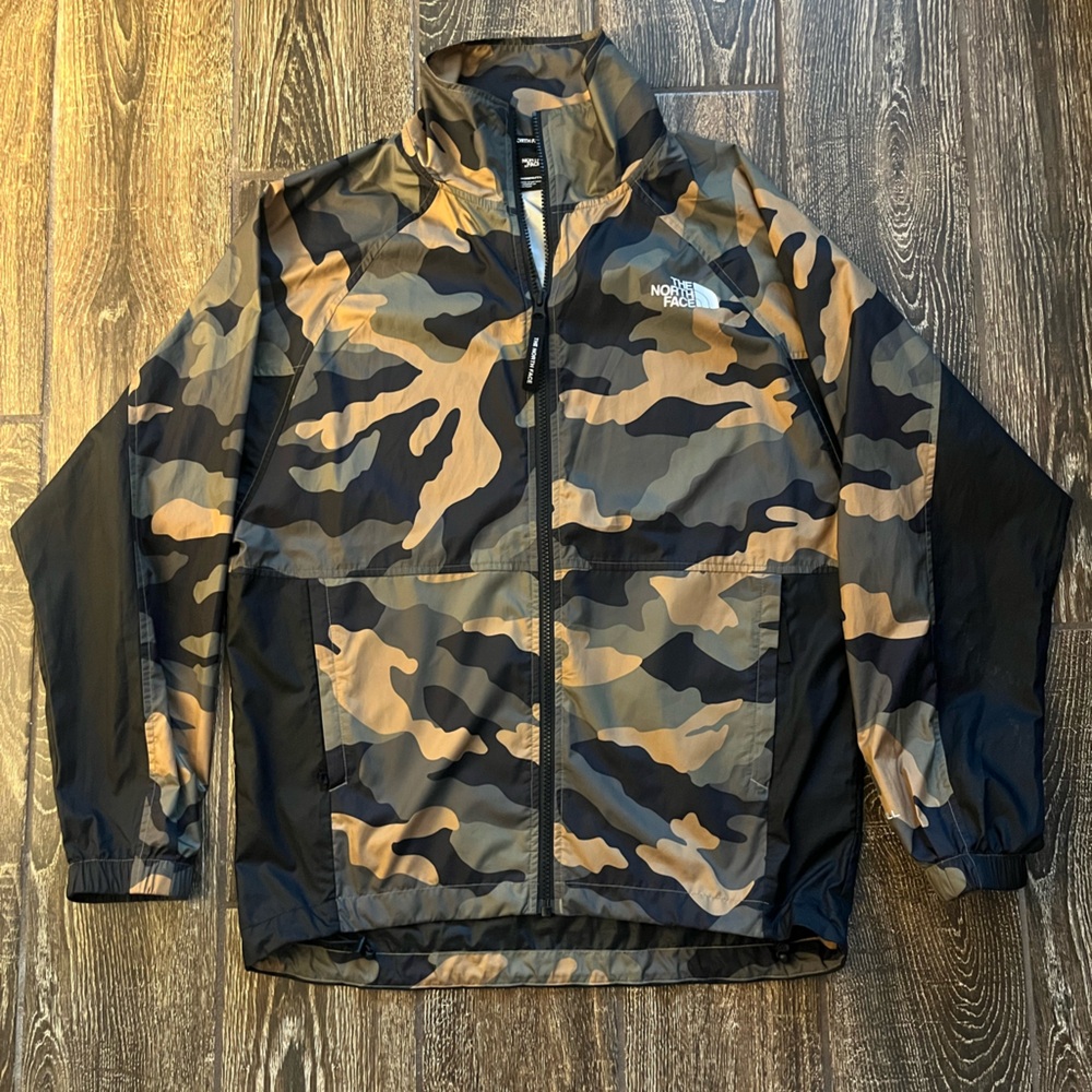 The North Face Graphic Women’s Collection Wind Jacket Camouflage. XS. EUC.